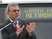 Aziz Kocaoğlu'ndan gazeteciye çizmeyi aşma uyarısı