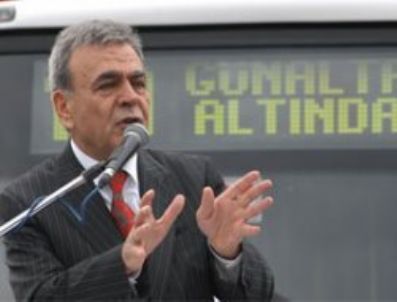 Aziz Kocaoğlu'ndan gazeteciye çizmeyi aşma uyarısı