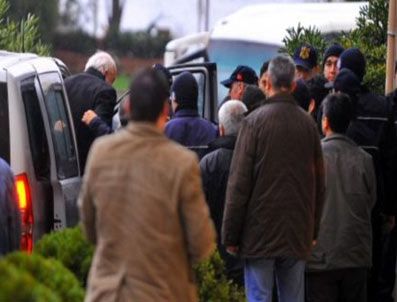 6 albay ve 1 sivil memur tutuklandı