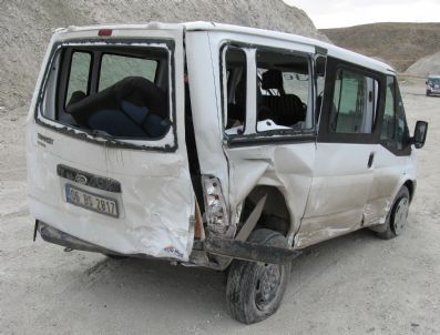 ERCAN YILMAZ - Başkent`te Trafik Kazası:  6 Yaralı