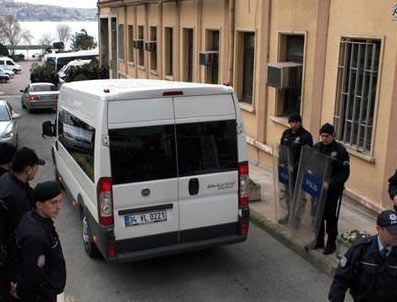 Bir Grup Muvazzaf Asker İfade İçin Adliyede