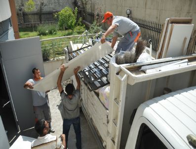 Bornova`da Evler Dayanışma İle Donanıyor