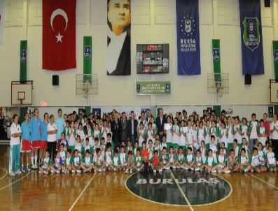 Bursa Büyükşehir Belediyesi`nin Yaz Okuluna 4 Bin Öğrenci Gitti