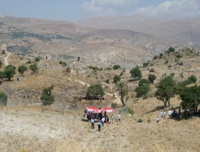 Çemişgezek`te Toplu Mezar Kazısında Kemiklere Ulaşıldı