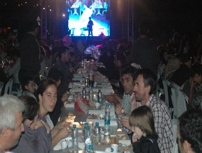 Eyüp Belediyesi Binlerce Davetliye Sahur Yemeği Verdi