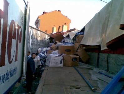 Freni Patlayan Tır Mahalleyi Savaş Alanına Çevirdi