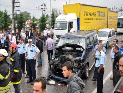 Kocaeli'nde Zincirleme Trafik Kazası:21 Yaralı