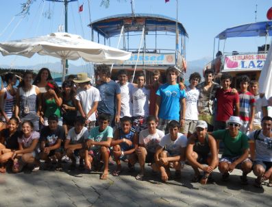 Kürekçileri Sevindiren Jest