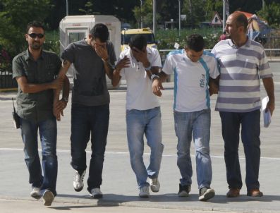 Mağazadan Halı Çalan 3 Kişi Yakalandı