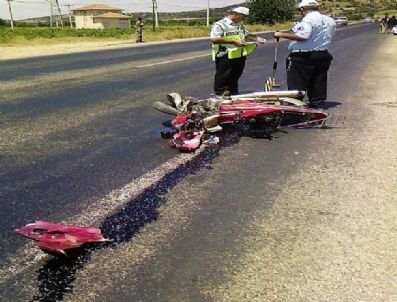 Motosiklet Otomobille Çarpıştı: Bir Ölü