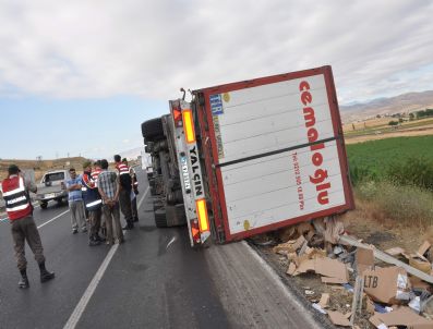 Sandıklı`da Tır Devrildi: 1 Ölü