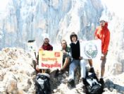 Üniversiteli Dağcılar Aladağlar`ın Zirvesine Tırmandı