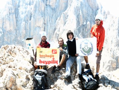 Üniversiteli Dağcılar Aladağlar`ın Zirvesine Tırmandı
