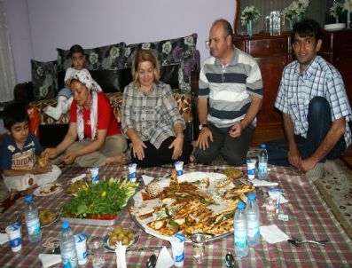 Uşak Valisi Oğulları Cam Kemik Hastası Olan Önder Ailesinin İftar Sevincine Ortak Oldu