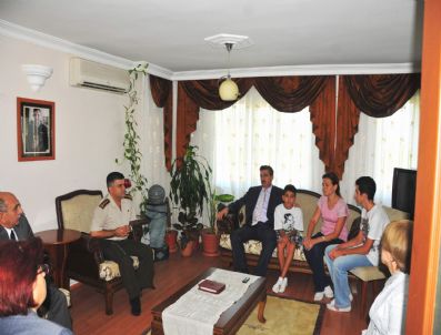 Vali Güvenç Şehit Ailesini Cumhurbaşkanı Gül`ün İftar Yemeğine Uğurladı