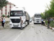 Yozgat`ta Şiddetli Rüzgar Ağaçları Devirdi