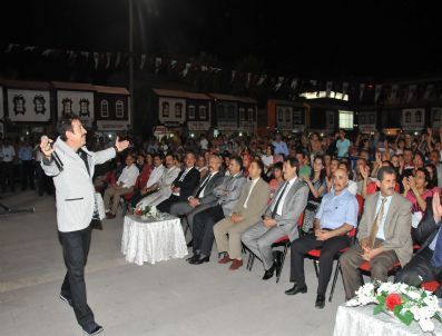 Ahmet Selçuk İlkan Osmaniye’de Binlerce Kişiye Konser Verdi