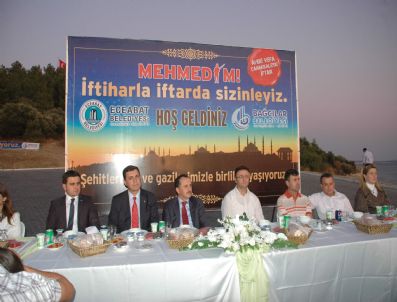Bağcılar Belediyesi Çanakkale Şehitliği`nde İftar Yemeği Verdi