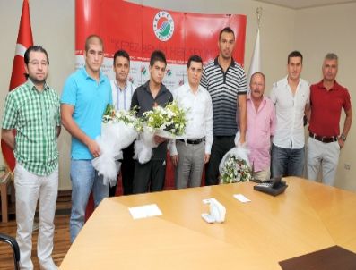 Başpehlivan Ali Gürbüz’e, Kepez’den 10 Cumhuriyet Altını