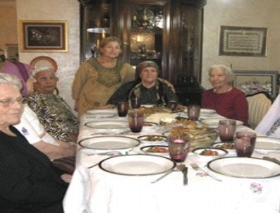 Darülacezeliler iftarda dostlarının ev sofrasında ‎