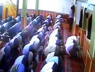 Emekli Maaşını Teravih Namazında Çaldırdı