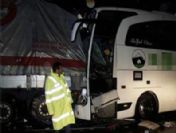Yolcu otobüsüyle tır çarpıştı: 22 yaralı!