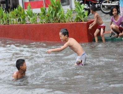 Filipinler’de Su Baskını ve Toprak Kayması 3 Can Aldı