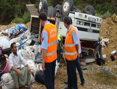 Fındık işçilerini taşıyan kamyonet devrildi