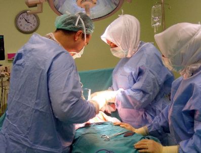 Karnından 9 Kilo 300 Gram Ağırlığında Ur Çıktı