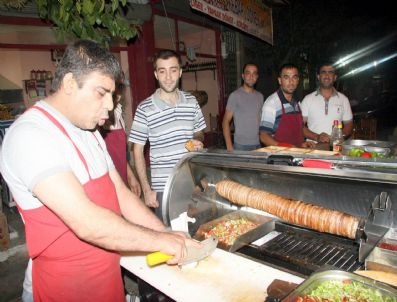 Kilis`te Kokoreç Satışlarına Yoğun İlgi
