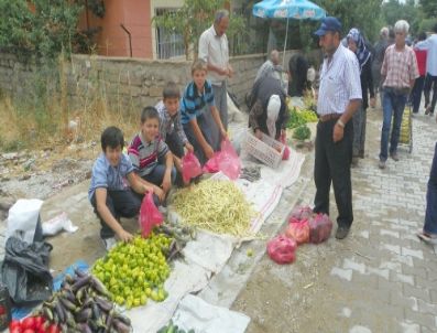 Köylü Çocuklar Mahsulü Satıp, Gelirini Somali’ye Gönderdi