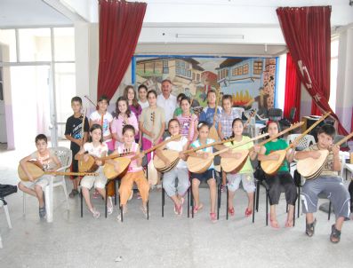 Kula Halk Eğitim Merkezi`nde Bağlama Kursu