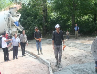 DEMIRCILI - Kumru Belediyesi Beton Yol Yapımına Hız Verdi