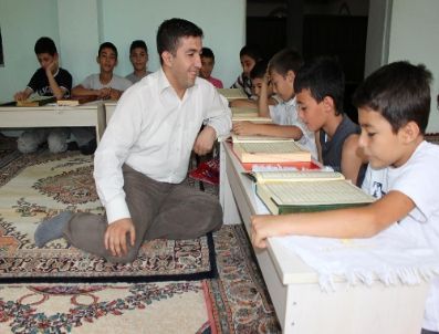 Kur’an Kursu Öğrencileri Harçlıklarını Afrika’ya Gönderdi