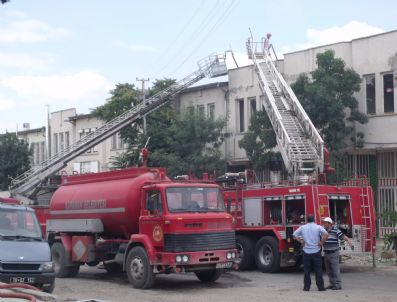 Lokanta`nın Çatısı Yandı