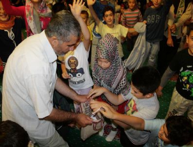 Minikler Harçlıklarını Somali`ye Gönderdi