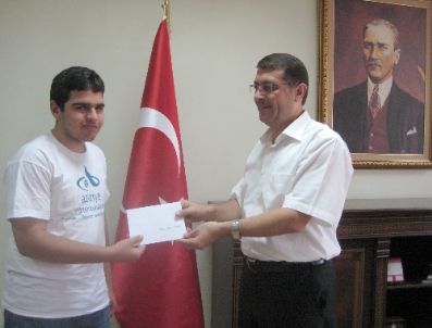 Palandöken Kaymakamı Matematik Dahisi Öğrenciyi Ödüllendirdi