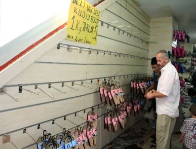 Terliğin Kilosunu 5 Liradan Satışa Sundu