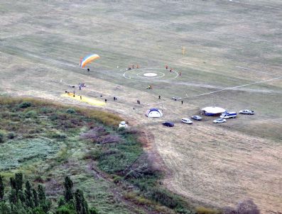 Türkiye Yamaç Paraşüt Hedef Şampiyonası Eskişehir`de Başladı