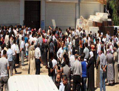 Van`da Ucuz Eşya İzdihamı