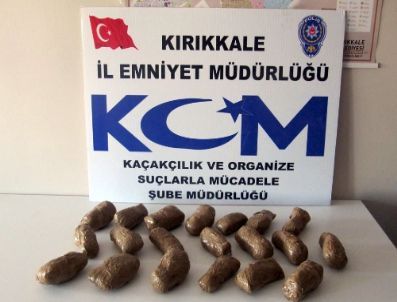 Yoldaki Şüphelinin Sırt Çantasından 5 Kilogram Eroin Çıktı