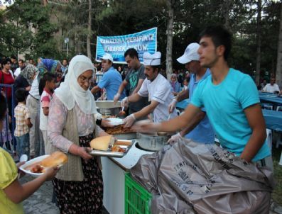 Ak Parti 10. Yıl Onuruna İftar Yemeği Verdi
