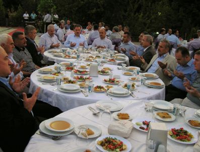 Ak Parti Malatya`da Kuruluş Yıldönümünü İftar İle Kutladı