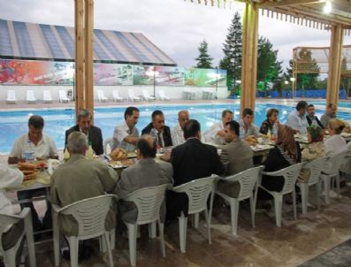 Aksoy`dan Sivil Toplum Örgütlerine İftar