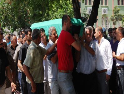 Almanya`da Kazada Ölen Çift Adana`da Toprağa Verildi