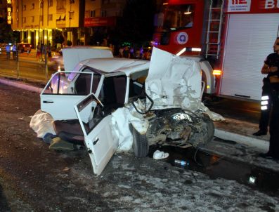 Antalya`da Trafik Kazası: 2 Ölü, 4 Yaralı