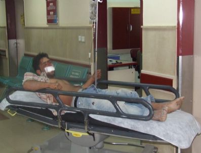 NARLıKUYU - Arkadaşını Bıçakladı, Kaçarken Kaza Yaptı