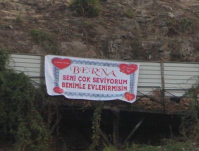 Aşkını Surlara Yazdı