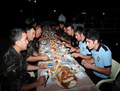 Bakan Şahin, Sahuru Özel Hareket Polisleriyle Yaptı