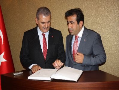Binali Yıldırım, Vali Hasan Basri Güzeloğlu’nu Ziyaret Etti